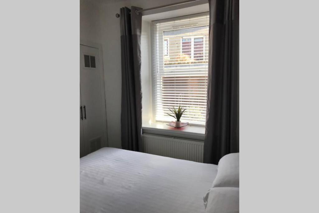 The Colours Riverside Apartment With Garden Broughty Ferry Exteriör bild